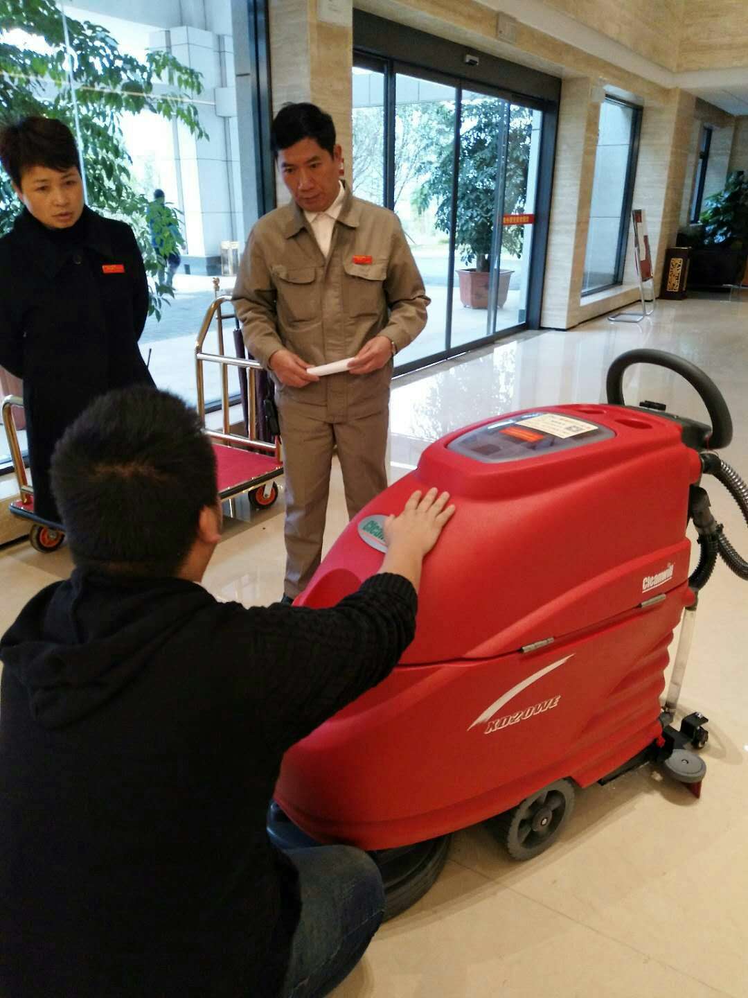 地霸洗地机为客户详解